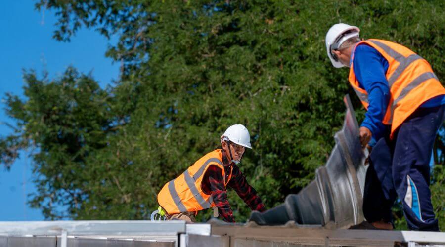 Professional gutter cleaning in Rossville, GA